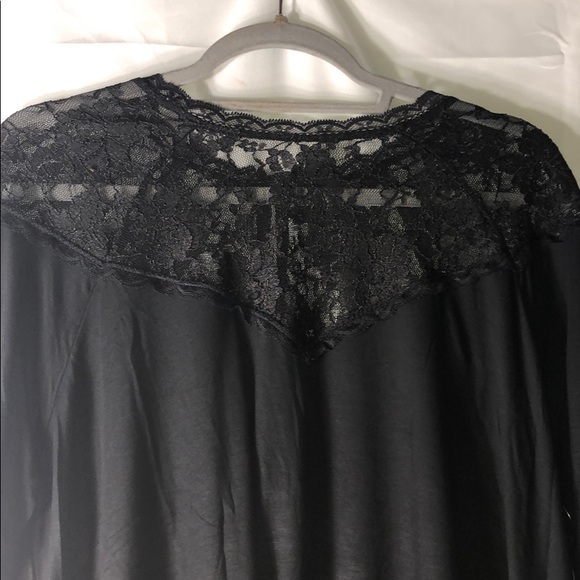 🆕 Torrid Super Soft Black Lace High Neck Tee - Picture 2 of 9